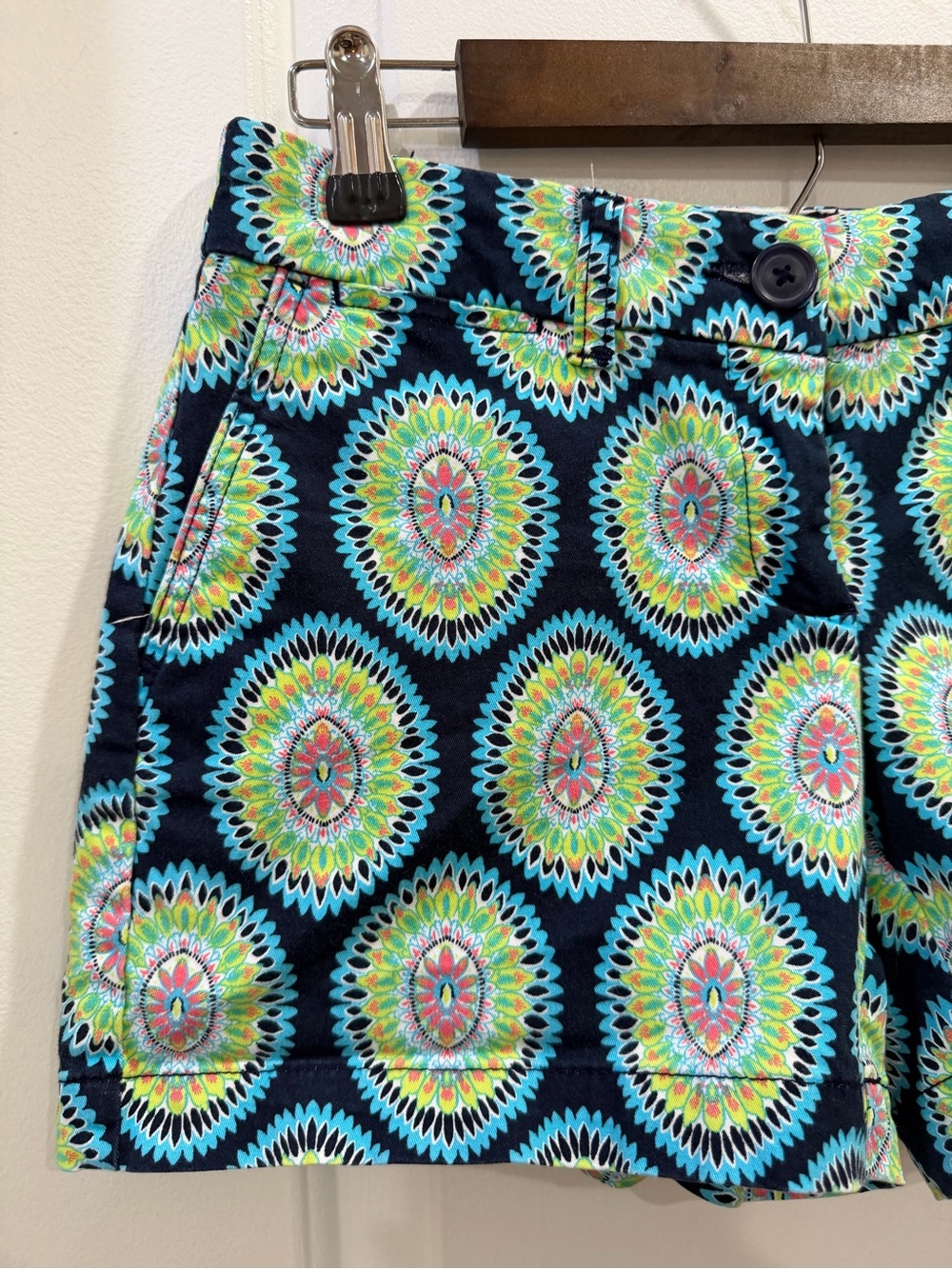 crown & ivy Geometric Starburst Shorts Size 2P - Picture 3 of 12